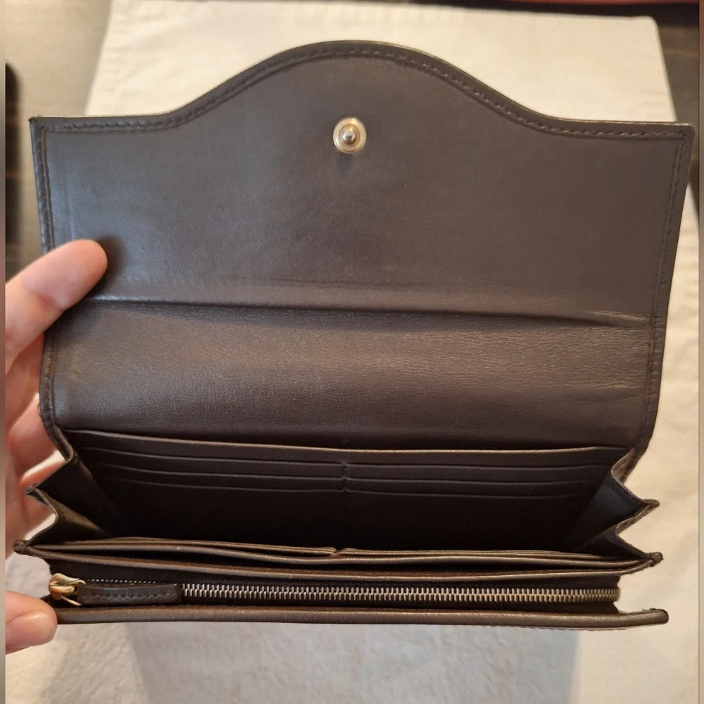 Gucci GG Canvas Continental Wallet - Picture 2 of 13